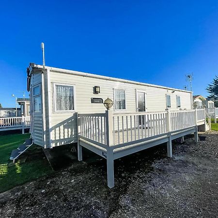 6 Berth Caravan With Decking At Seawick Holiday Park In Essex Ref 27549Sw Клактон-он-Сі Екстер'єр фото